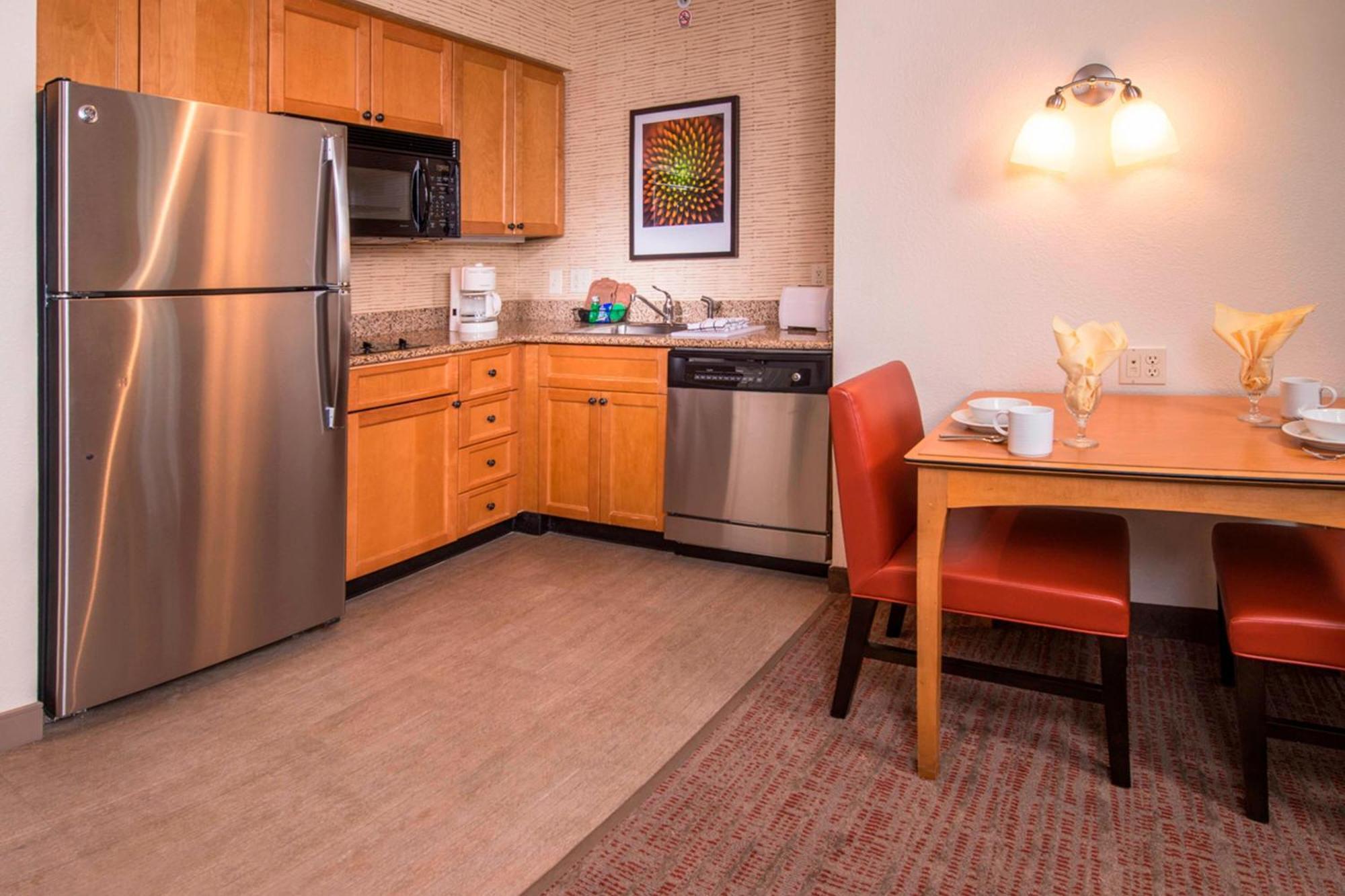 Residence Inn Фредерик Экстерьер фото